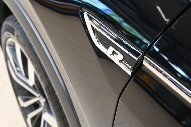 Volkswagen TIGUAN 2.0 TSI 230pk 4Motion R-Line | DCC | Pano | Trekhaak | Camera | 100% (Dealer) onderhouden label
