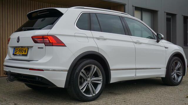 Volkswagen TIGUAN 2.0 TSI 180pk DSG 4Motion 2x R-Line Virtual Cockpit Trekhaak 19inch LM ACC *NL Auto* 2200kg Trekgewicht!