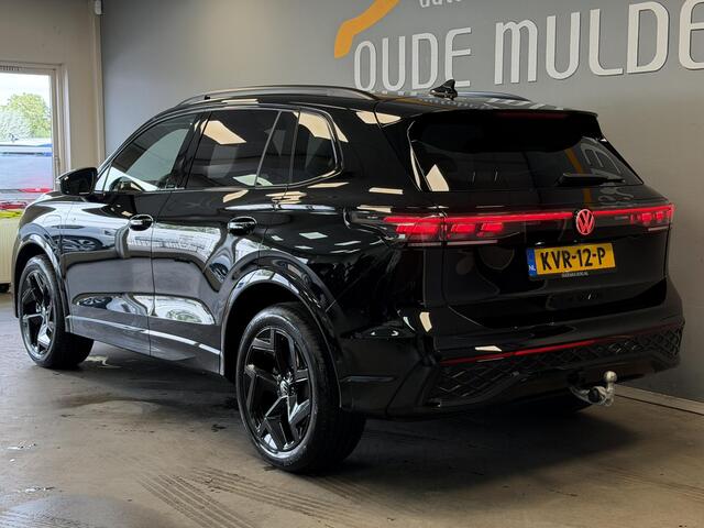 Volkswagen TIGUAN 1.5 eHybrid R-Line Full Black | Trekhaak | Adaptieve Cruise | Massage | 360 | Sfeer | Carplay | IQ light |Stoelverwarming |