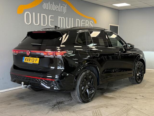 Volkswagen TIGUAN 1.5 eHybrid R-Line Full Black | Trekhaak | Adaptieve Cruise | Massage | 360 | Sfeer | Carplay | IQ light |Stoelverwarming |
