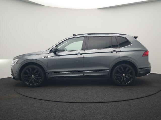 Volkswagen TIGUAN Allspace 1.5 TSI Highline DSG R-Line 7 Persoons 150pk | Panodak | Adaptive Cruise | Camera | Alcantara Sportstoelen Massage & Verwarmd | Keyless | BLIS | Navigatie | Virtual | DAB | 20"L.M |