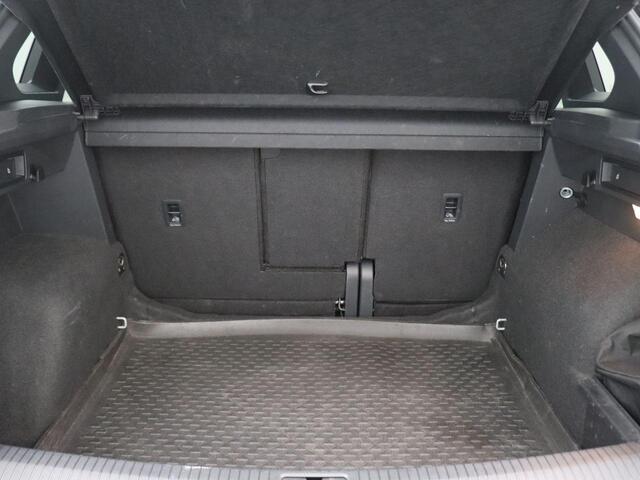 Volkswagen TIGUAN 2.0 TSI 4Motion R-Line 190PK DSG Trekhaak, Black Style, Achteruitrijcamera, Side Assist, 19" LM velgen, Adaptieve Cruise Control, Stoelverwarming, Navi