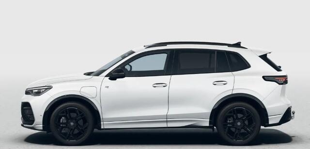 Volkswagen TIGUAN 1.5 eHybrid 272PK DSG R-Line Edition / Resterende Fabrieksgarantie tot 1-10 2029 / Black Style / Trekhaak / Leer / Panoramadak / 20'' LMV / VW