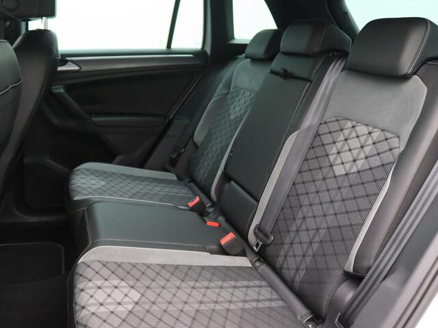 Volkswagen TIGUAN 1.4 TSI eHybrid R-Line Business+ 245PK DSG SOH 85,33%, Panoramadak, Trekhaak, Matrix LED Verlichting, Side Assist, 19" LM Velgen, Achteruitrijcamera, Discover Pro, Elektr. Achterklep