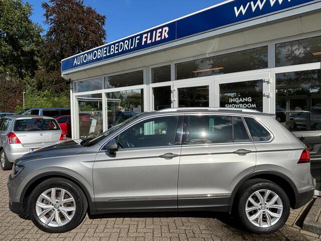 Volkswagen TIGUAN 2.0 180PK TSI 4Motion Highline | Orig. NL | Trekhaak | Digi Dash | Adaptive | NAP |