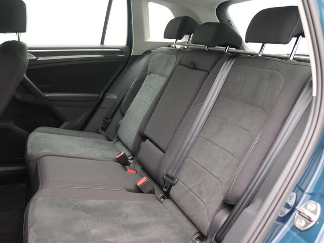 Volkswagen TIGUAN 1.4 TSI eHybrid Elegance 245PK DSG Trekhaak, Parkeersensoren voor en achter, 18" LM Velgen, Side Assist, Stoel-Stuurverwarming, Elektr. Achterklep