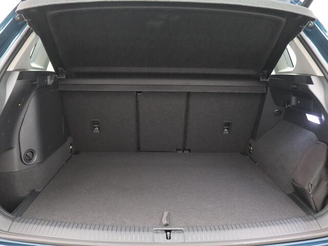 Volkswagen TIGUAN 1.4 TSI eHybrid Elegance 245PK DSG Trekhaak, Parkeersensoren voor en achter, 18" LM Velgen, Side Assist, Stoel-Stuurverwarming, Elektr. Achterklep