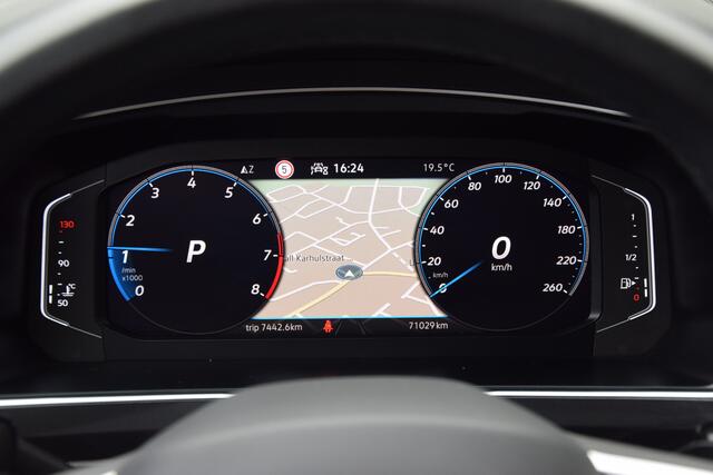 Volkswagen TIGUAN Allspace 1.5 TSI 150PK R-Line Business 7p / 7 Persoons DSG Automaat | Org. NL | BOVAG Garantie | Trekhaak | R-Line | Lederen bekleding | Trailer Assist | Camera | Apple Carplay/Android Auto | Verwarmd stuurwiel | Verwarmde voorruit | Verwarmde stoelen |