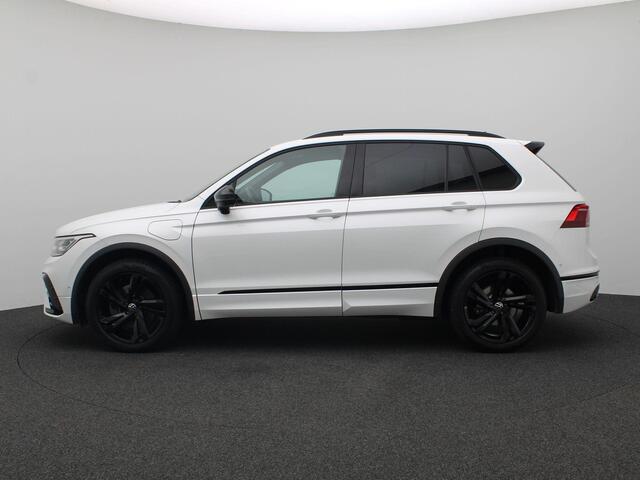 Volkswagen TIGUAN 1.4 TSI eHybrid R-Line Business SOH 93%, Black style, Trekhaak, Dodehoek detectie, Stoel & Stuurverwarming, Keyless, Matrix led