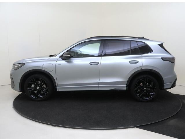 Volkswagen TIGUAN 1.5 eHybrid R-Line Business | Lederen bekleding | Electrische stoelbediening | 20" velgen | 360 camera | Dodehoek sensor