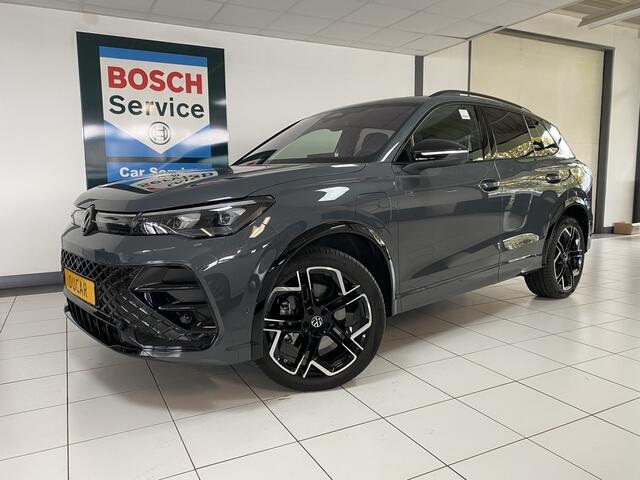 Volkswagen TIGUAN 1.5 eHybrid R-Line Edition 272 PK Pano dak/ trekhaak / headup /stoel verw /koeling/ massage Carplay