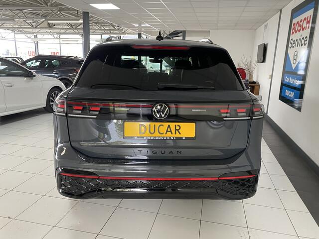 Volkswagen TIGUAN 1.5 eHybrid R-Line Edition 272 PK Pano dak/ trekhaak / headup /stoel verw /koeling/ massage Carplay