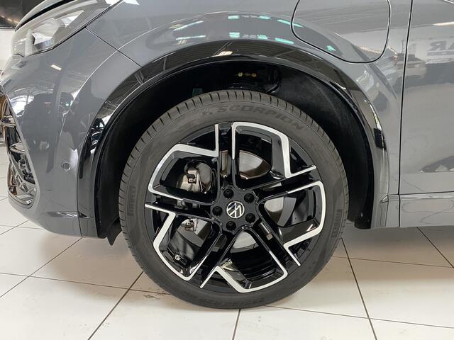 Volkswagen TIGUAN 1.5 eHybrid R-Line Edition 272 PK Pano dak/ trekhaak / headup /stoel verw /koeling/ massage Carplay