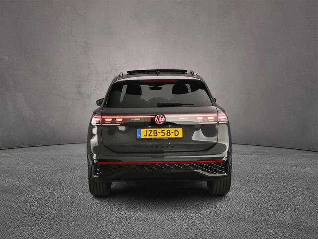 Volkswagen TIGUAN 1.5 eHybrid R-Line Edition 272pk DSG Automaat, Trekhaak, Panoramadak, Lederen bekleding, Harman Kardon, 360 camera, Stoelverwarming, Stuurverwarming, Navigatie, App-connect, Matrix LED-koplampen