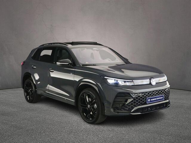 Volkswagen TIGUAN 1.5 eHybrid R-Line Edition 272pk DSG Automaat, Trekhaak, Panoramadak, Lederen bekleding, Harman Kardon, 360 camera, Stoelverwarming, Stuurverwarming, Navigatie, App-connect, Matrix LED-koplampen