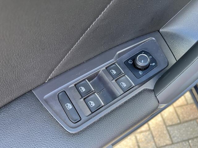 Volkswagen TIGUAN Allspace 1.4 TSI Highline 7p. / AUTOMAAT/ PANO/ TREKHAAK/ 360 CAMERA/ LEDER/ MEMORY SEATS/ HEAD-UP/ DODE HOEK/ LED PLUS/ KEYLESS/ DIGITAL DASHBOARD/ STOELVERWARM./ KEYLESS/ ADAPT. CRUISE/ APP CONNECT/ NAVI/ CLIMA/ DAB
