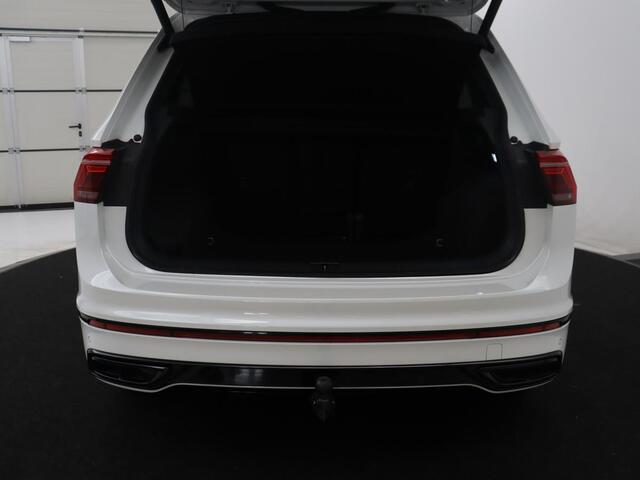 Volkswagen TIGUAN 1.5 TSI R-Line Business+ | R-line | Panoramadak | Leder | Trekhaak | Adaptive cruise | Head-up | 360 camera | Park assist | Carplay | Sfeerverlichting | Climate control | Elektrische achterklep