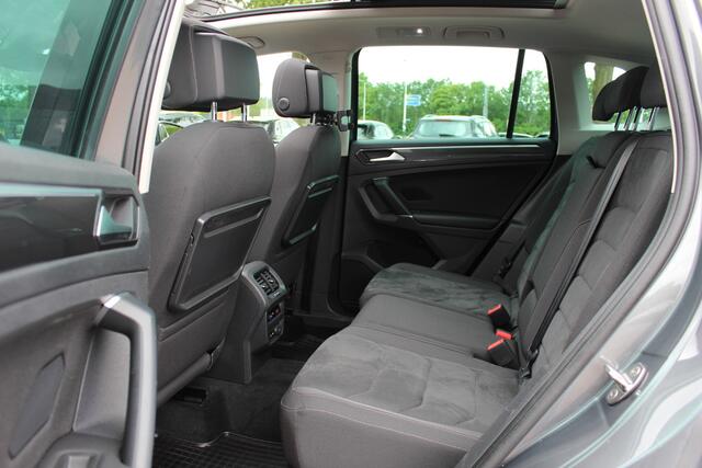 Volkswagen TIGUAN 2.0 TSI 4Motion Highline / 1e Eign. / NL Auto / Trekhaak / Panoramadak / Keyless / CarPlay / 18'' / Virtual Cockpit / Massage / Stoelverwarming / ACC