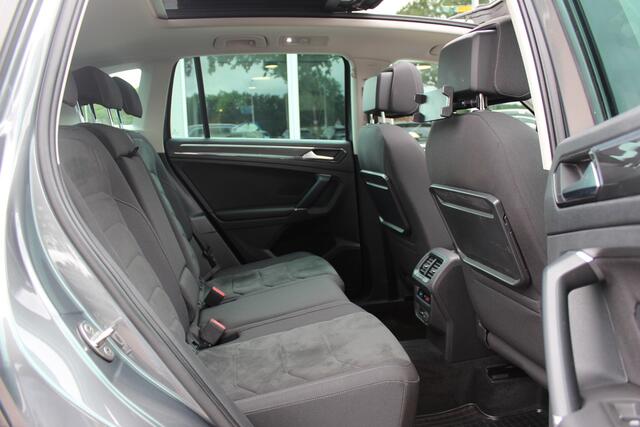 Volkswagen TIGUAN 2.0 TSI 4Motion Highline / 1e Eign. / NL Auto / Trekhaak / Panoramadak / Keyless / CarPlay / 18'' / Virtual Cockpit / Massage / Stoelverwarming / ACC