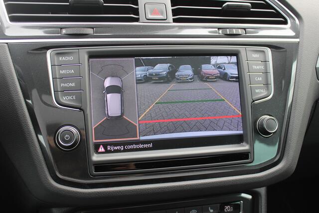 Volkswagen TIGUAN 2.0 TSI 4Motion Highline / 1e Eign. / NL Auto / Trekhaak / Panoramadak / Keyless / CarPlay / 18'' / Virtual Cockpit / Massage / Stoelverwarming / ACC