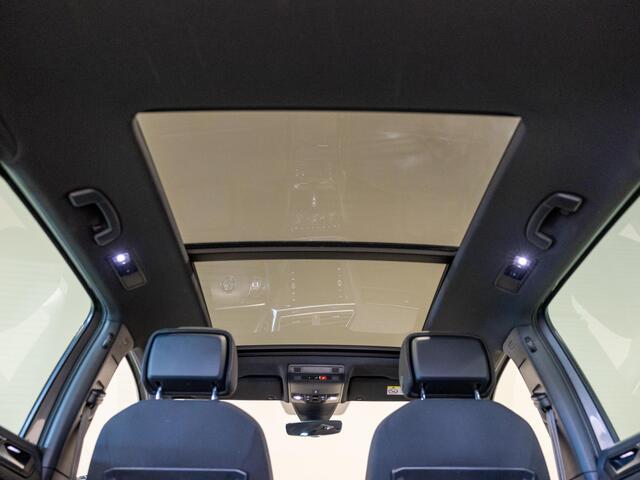 Volkswagen TIGUAN 1.5 TSI ACT R-Line / 150pk / Panorama dak / Trekhaak / Achteruitrij camera / NAP / Dealer onderhouden /
