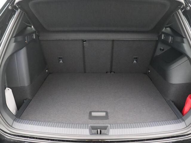 Volkswagen TIGUAN 1.5 eHybrid R-Line Edition Panoramadak, Trekhaak, Black Style, Head-Up Display, 360gr. Camera, Harman Kardon Audio, Keyless, Side Assist, Elektr. Achterklep, Matrix LED Verlichting