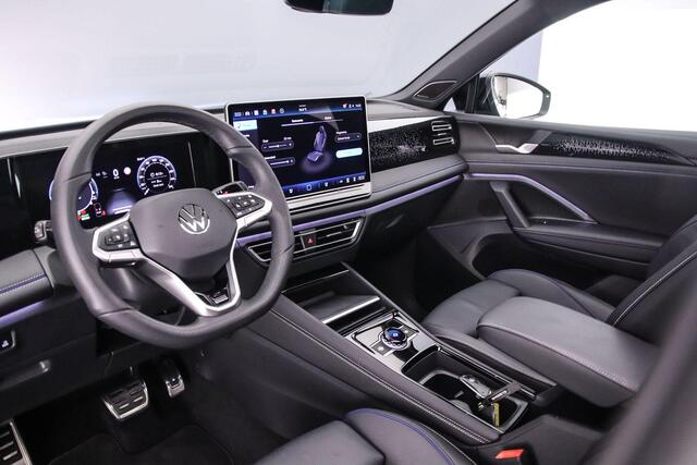 Volkswagen TIGUAN 1.5 eHybrid R-Line Edition 272pk DSG Automaat, Trekhaak, Panoramadak, Lederen bekleding, Harman Kardon, 360 camera, Adaptive cruise control, Dodehoeksensoren, Matrix LED koplampen, App-connect, Navigatie, Elektrische achterklep