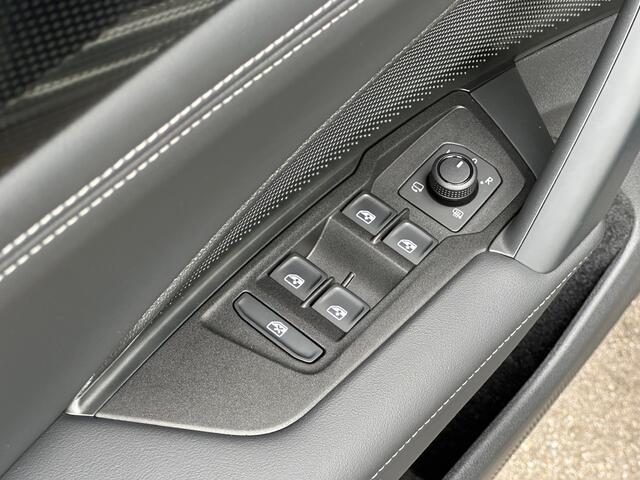 Volkswagen TIGUAN 1.5 eHybrid 204pk Life | Trekhaak | 360 Camera | Navigatie | Carplay | Adaptieve Cruise | Rijklaar incl. verlengde garantie