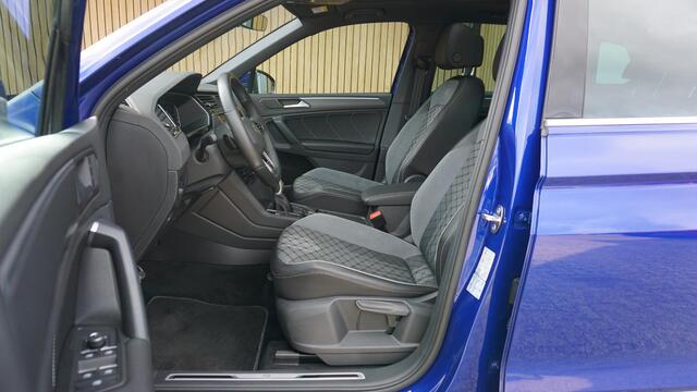 Volkswagen TIGUAN 2.0 TSI 190pk 4Motion DSG 3-R-Line Pano.Dak Elek.Trekhaak 20inch LM 360-View *Lapiz Blue Metallic* IQ Light 67320km!