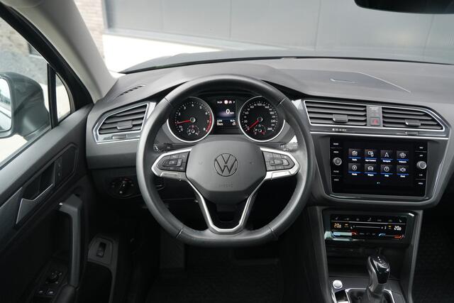 Volkswagen TIGUAN 1.5 TSI Elegance 150pk - Trekhaak - Stoel/Stuurverwarming - Keyless - Massage - ACC - IQ LED - Rijklaar