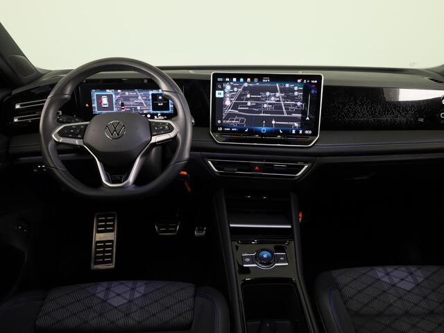 Volkswagen TIGUAN 1.5 eHybrid R-Line Edition 204 pk Automaat (DSG) | Verlengde garantie | Navigatie | Panoramadak | Parkeersensoren (Park assist) | Achteruitrijcamera | Stoelverwarming v/a | R-Line |