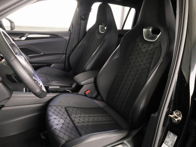 Volkswagen TIGUAN 1.5 eHybrid R-Line Edition 204 pk Automaat (DSG) | Verlengde garantie | Navigatie | Panoramadak | Parkeersensoren (Park assist) | Achteruitrijcamera | Stoelverwarming v/a | R-Line |