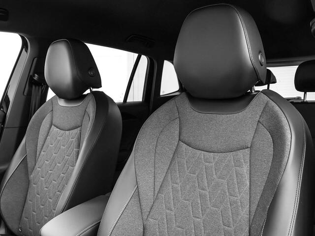 Volkswagen TIGUAN Limited Edition 1.5 eHybrid 204 PK 6 versn. DSG · Design Pakket Dark · Trekhaak inklapbaar, met elektrische ontgrendeling, incl. aanhangermanoeuvreerhulp Trailer Assist · Voorraad OUTLET · Prijs is inclusief inruilpremie ·