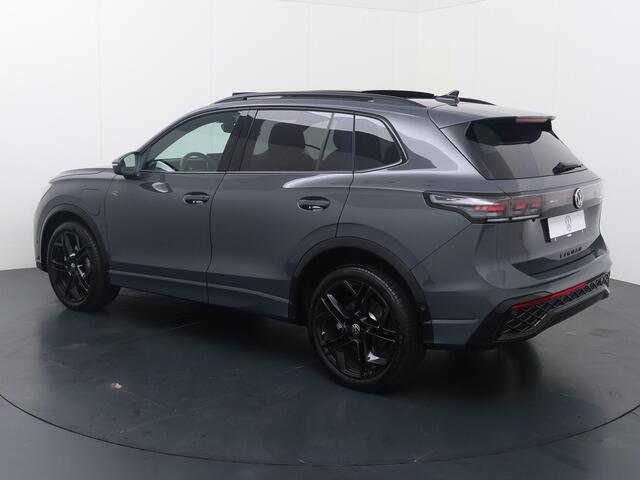 Volkswagen TIGUAN 1.5 eHybrid R-Line Edition | 272 PK | SoH 100% | Trekhaak wegklapbaar | Adaptive Cruise Control | 360 graden camera | Volleder | Panoramadak | Head-up Display | Matrix LED | Keyless Entry | Dodehoek detectie | Climate control | Elektrische achterklep | Draadloze telefoonlader | Stoelmassage & -ventilatie | Stuur- & Stoelverwarming | Apple Carplay / Android Auto |