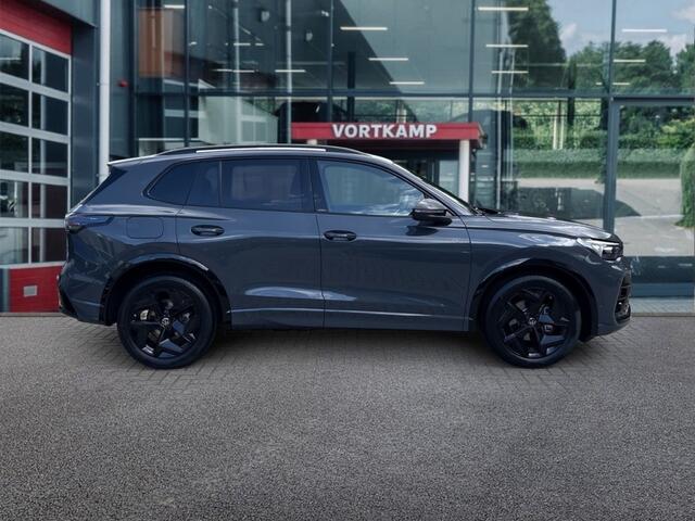 Volkswagen TIGUAN 1.5 eTSI R-LINE TREKHAAK/360CAM/ELEK-KLEP/ACC/STOEL+STUURVERW/CARPLAY