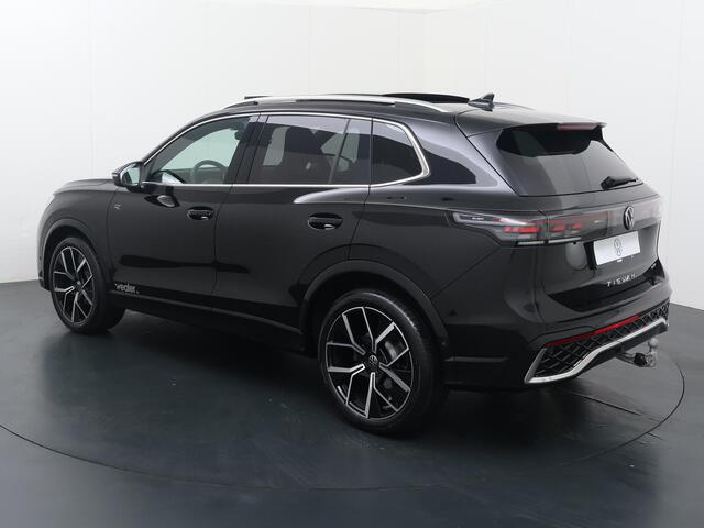 Volkswagen TIGUAN R-Line-Edition 1.5 110 kW / 150 pk eTSI Automaat | Wegklapbare trekhaak | Panoramadak | Stoelmassage | Apple Carplay / Android Auto |