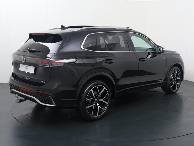Volkswagen TIGUAN R-Line-Edition 1.5 110 kW / 150 pk eTSI Automaat | Wegklapbare trekhaak | Panoramadak | Stoelmassage | Apple Carplay / Android Auto |