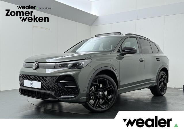 Volkswagen TIGUAN 1.5 eHybrid R-Line Edition | 272 PK | SoH 100% | Trekhaak wegklapbaar | Adaptive Cruise Control | 360 graden camera | Volleder | Panoramadak | Head-up Display | Matrix LED | Keyless Entry | Dodehoek detectie | Elektrische achterklep | Draadloze telefoonlader | Stoelmassage & -ventilatie | Stuur- & Stoelverwarming | Apple Carplay / Android Auto |