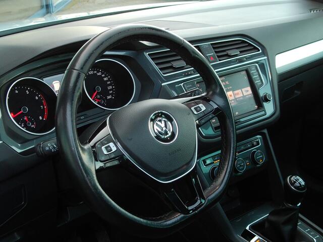 Volkswagen TIGUAN 1.4 TSI R-Line, Trekhaak / Elektr. Schuifdak / Full LED / Carplay + Android Auto / 19' LMV