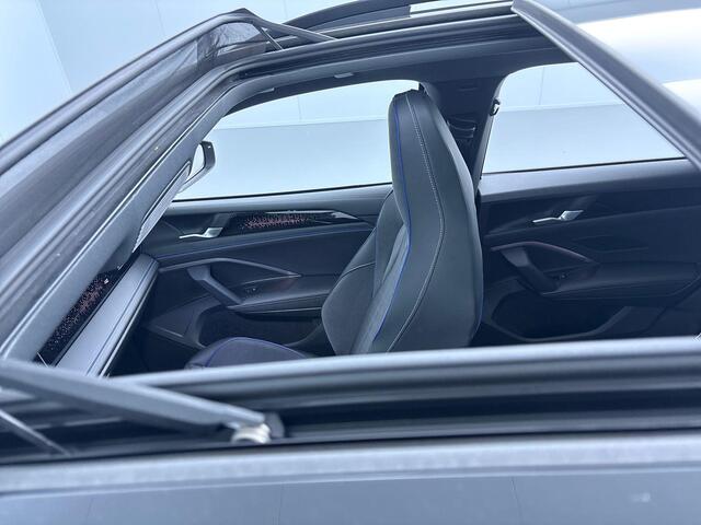 Volkswagen TIGUAN 1.5 eHybrid R-Line Edition 272 pk Automaat (DSG) | Verlengde garantie | Navigatie | Panorama dak | Trekhaak (wegklapbaar) | Achteruitrijcamera (park assist) | Rondomzicht camera | Black-Style pakket | R-Line |
