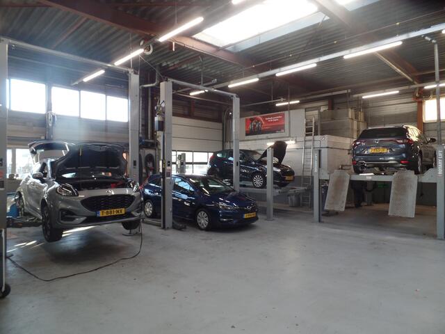Volkswagen TIGUAN 1.5 TSI Comfortline Business, Dealer onderhouden!!, Navigatie, Clima controle, Cruise controle, Elek ramen V/A , Elek achterklep, Pdc V/A, Xenon, spiegel-pakket, Lm velgen 18'', Trekhaak wegklapbaar, Nederlandse auto, 77.000km!! Bovag afleverpakket 695,-