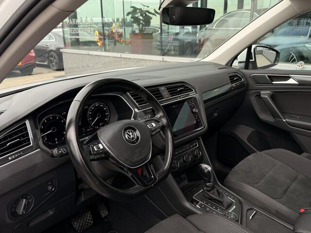 Volkswagen TIGUAN 2.0 TSI 4Motion R-LINE 220PK | ACC | Pano | Stoelmassage | 20 inch | Stoel/Stuurverwarming | Achteruitrijcamera | Apple Carplay |