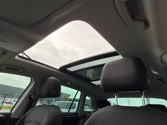 Volkswagen TIGUAN 2.0 TSI 4Motion R-LINE 220PK | ACC | Pano | Stoelmassage | 20 inch | Stoel/Stuurverwarming | Achteruitrijcamera | Apple Carplay |