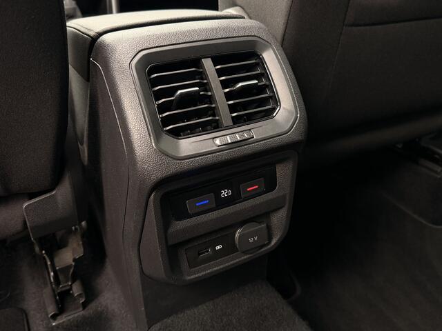 Volkswagen TIGUAN 2.0 TSI 4Motion R-LINE 220PK | ACC | Pano | Stoelmassage | 20 inch | Stoel/Stuurverwarming | Achteruitrijcamera | Apple Carplay |