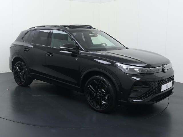 Volkswagen TIGUAN 1.5 eHybrid R-Line Edition | 272 PK | SoH 100% | Trekhaak wegklapbaar | Adaptive Cruise Control | 360 graden camera | Panoramadak | Head-up Display | Matrix LED | Keyless Entry | Climate control | Dodehoek detectie | Elektrische achterklep | Draadloze telefoonlader | Navigatiesysteem | Stoelmassage | Stuur- & Stoelverwarming | Apple Carplay / Android Auto |