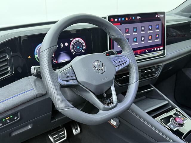 Volkswagen TIGUAN 1.5 eHybrid R-Line Edition | 272 PK | SoH 100% | Trekhaak wegklapbaar | Adaptive Cruise Control | 360 graden camera | Panoramadak | Head-up Display | Matrix LED | Keyless Entry | Climate control | Dodehoek detectie | Elektrische achterklep | Draadloze telefoonlader | Navigatiesysteem | Stoelmassage | Stuur- & Stoelverwarming | Apple Carplay / Android Auto |