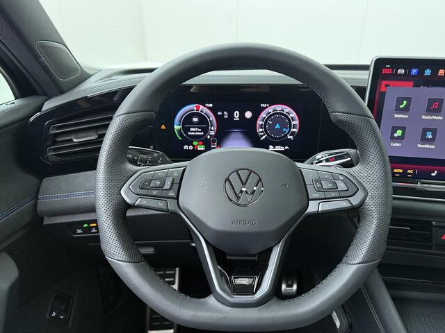 Volkswagen TIGUAN 1.5 eHybrid R-Line Edition | 272 PK | SoH 100% | Trekhaak wegklapbaar | Adaptive Cruise Control | 360 graden camera | Panoramadak | Head-up Display | Matrix LED | Keyless Entry | Climate control | Dodehoek detectie | Elektrische achterklep | Draadloze telefoonlader | Navigatiesysteem | Stoelmassage | Stuur- & Stoelverwarming | Apple Carplay / Android Auto |