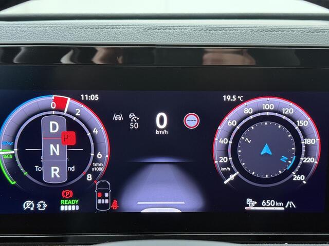 Volkswagen TIGUAN 1.5 eHybrid R-Line Edition | 272 PK | SoH 100% | Trekhaak wegklapbaar | Adaptive Cruise Control | 360 graden camera | Panoramadak | Head-up Display | Matrix LED | Keyless Entry | Climate control | Dodehoek detectie | Elektrische achterklep | Draadloze telefoonlader | Navigatiesysteem | Stoelmassage | Stuur- & Stoelverwarming | Apple Carplay / Android Auto |