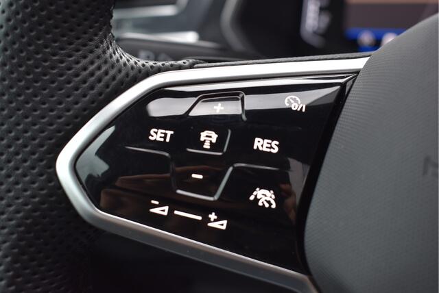 Volkswagen TIGUAN 1.5 TSI R-Line Business+ Vol! Panorama, Elek. trekhaak, H&K, Matrix LED, Suzuka 20''