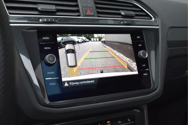 Volkswagen TIGUAN 1.5 TSI R-Line Business+ Vol! Panorama, Elek. trekhaak, H&K, Matrix LED, Suzuka 20''
